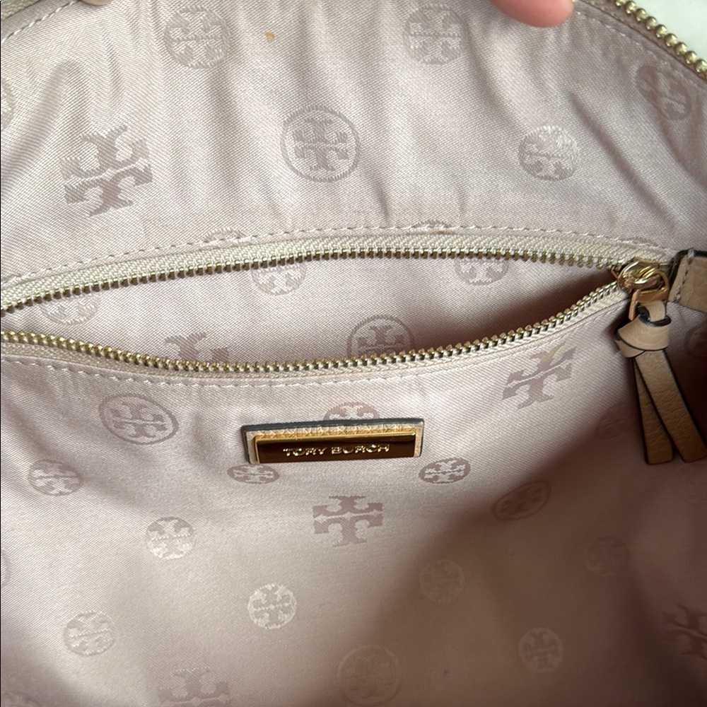 Tory Burch Tan Shoulder Bag with Adjustable Strap - Picture 9 of 11